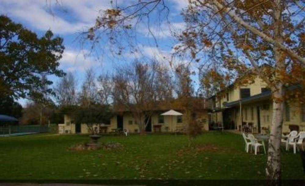 Jugiong Motor Inn エクステリア 写真